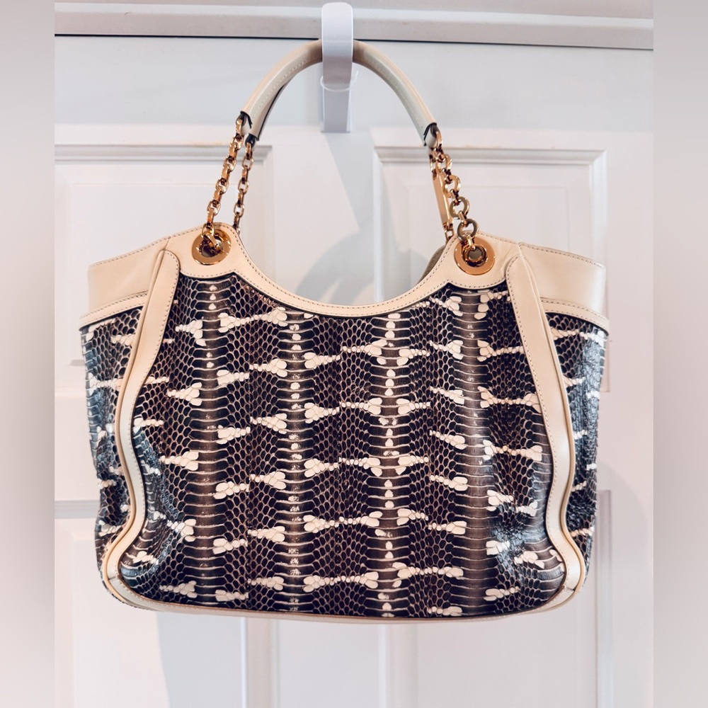 Salvatore Ferragamo Betulla Python Snakeskin Leather Gancini Chain Tote Bag - Picture 2 of 16